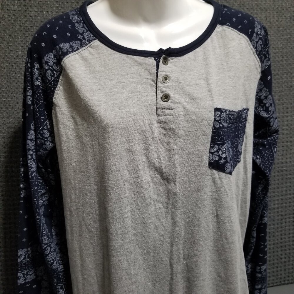 Broken Threads T Shirt Women's Large Long Sleeve Blue Gray